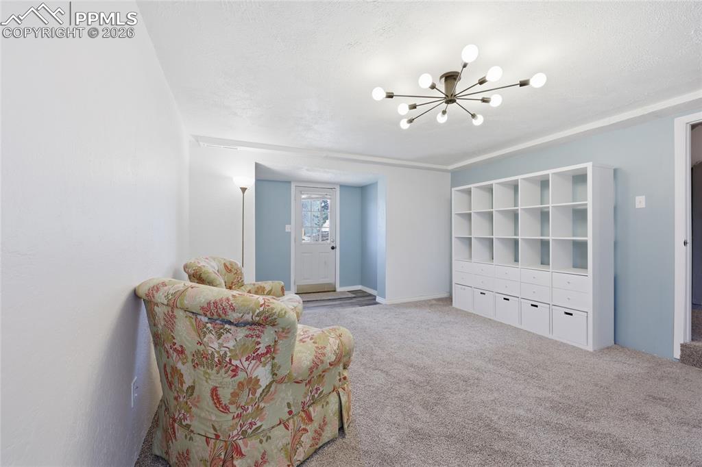 Image 28 of 47: Sitting Room