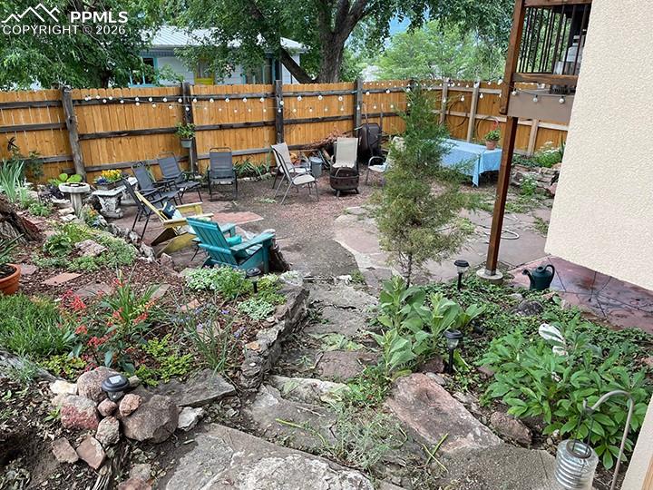 Image 34 of 47: Yard