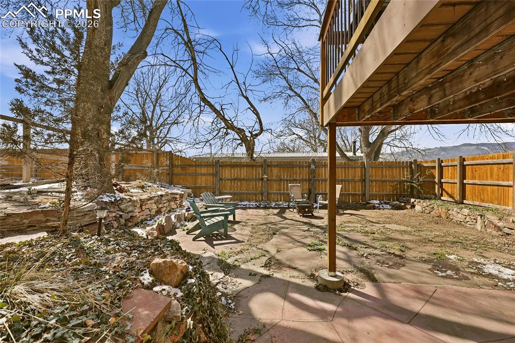 Image 35 of 47: Yard