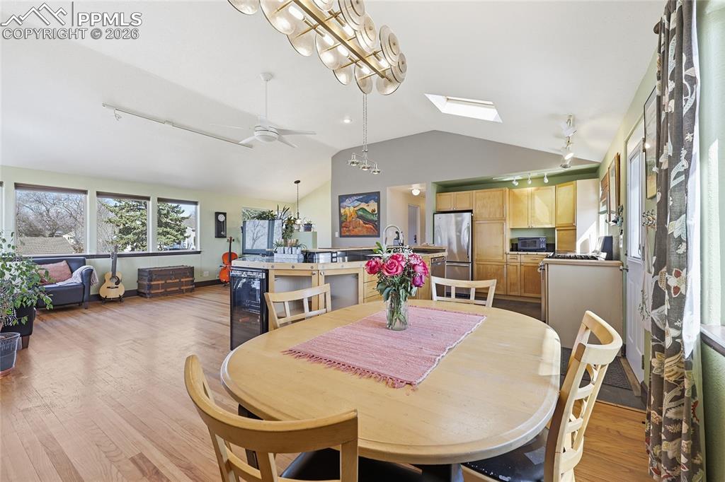 Image 6 of 47: Dining Area