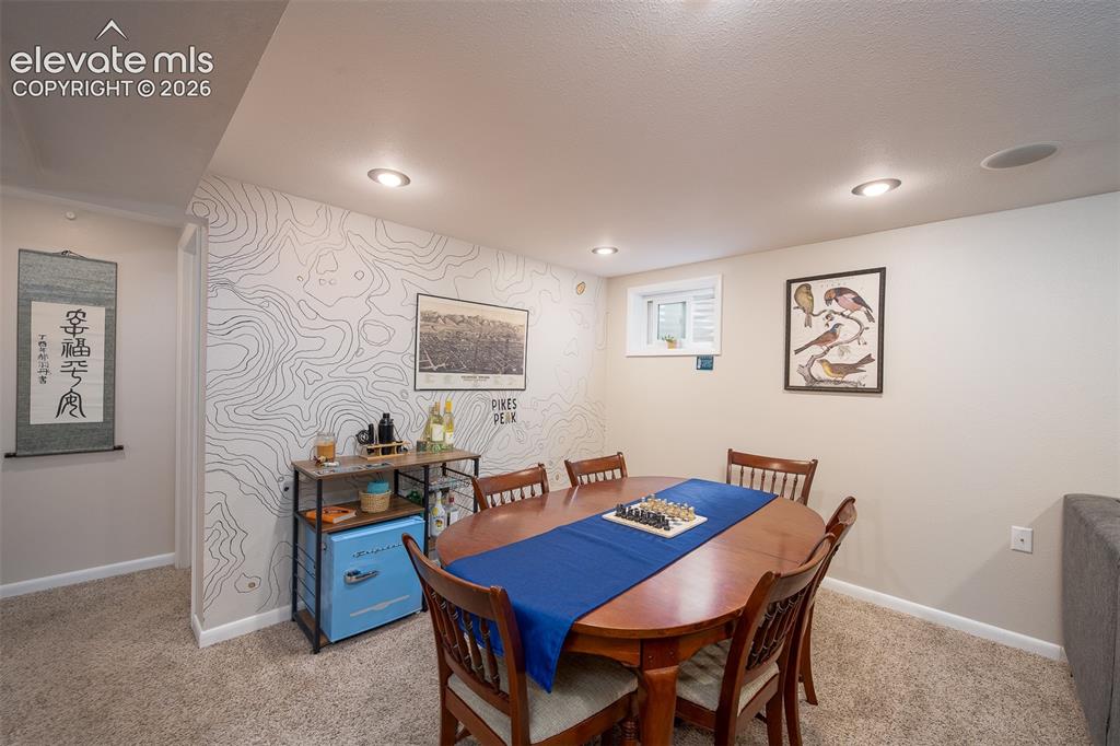 Image 18 of 40: Dining Area