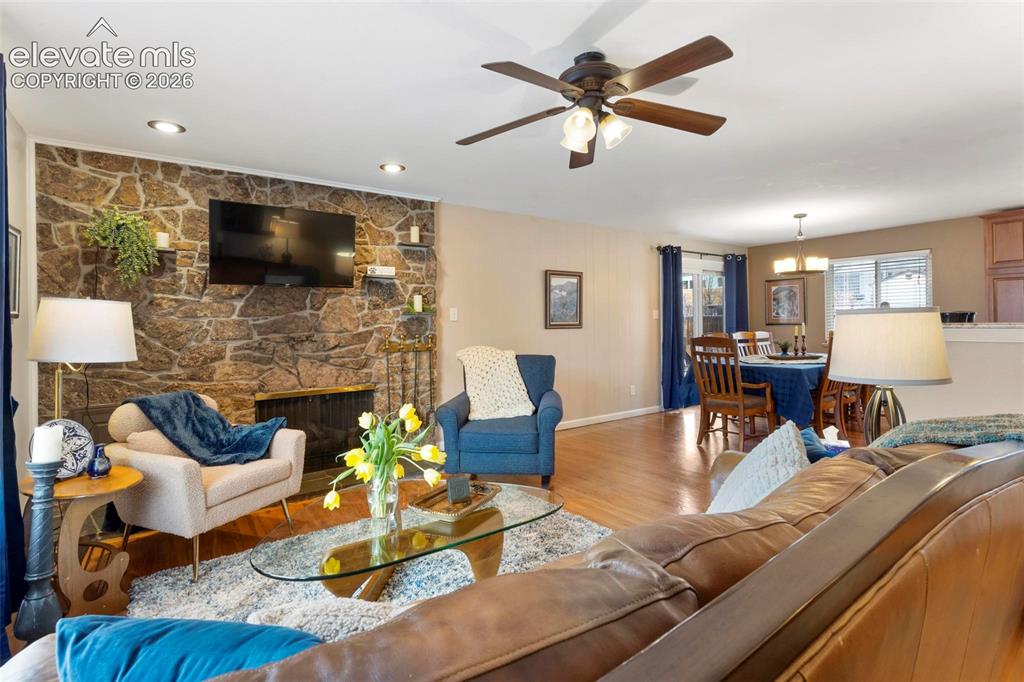 Image 2 of 40: Living Room