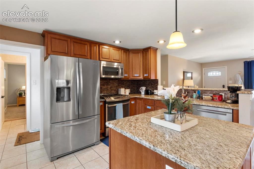 Image 5 of 40: Kitchen