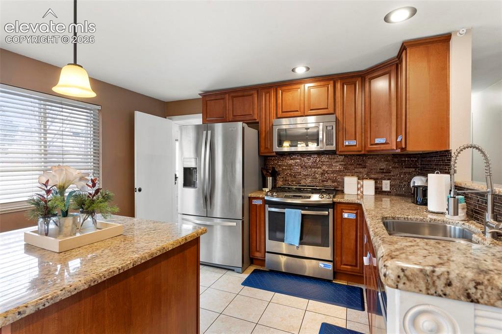 Image 6 of 40: Kitchen
