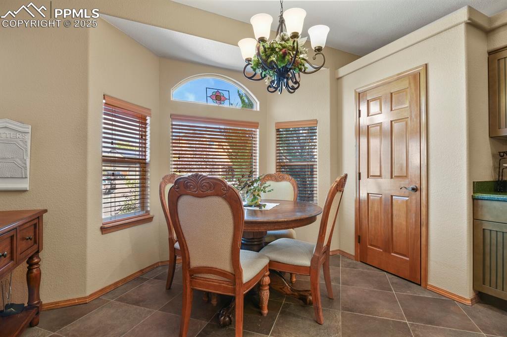Image 14 of 49: Eat in kitchen area at bay window