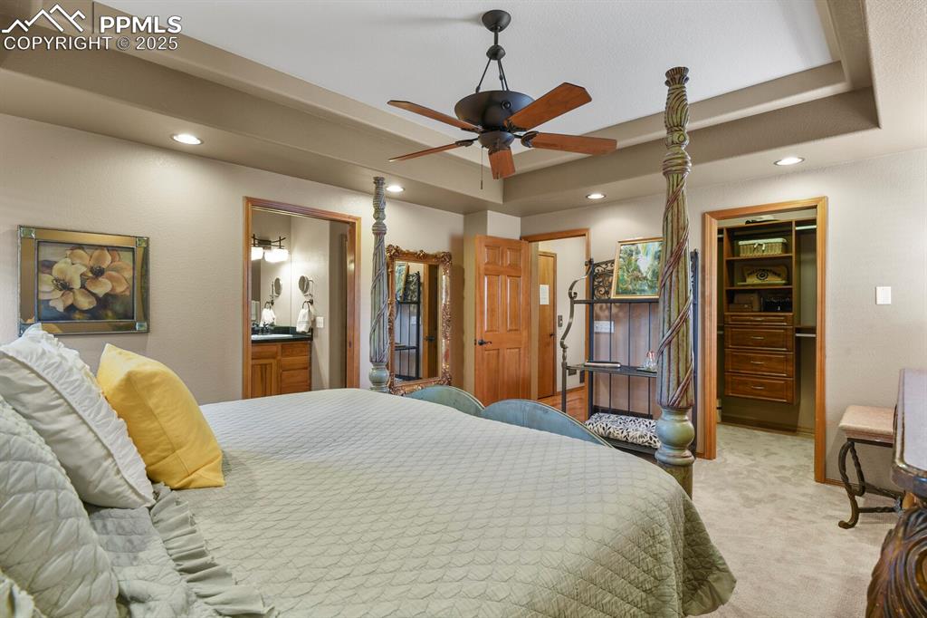 Image 17 of 49: Tray lighting