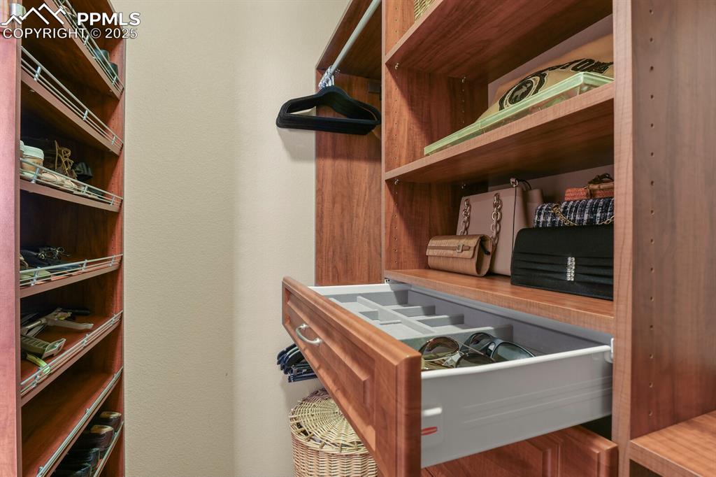 Image 21 of 49: Loads of room for shoes, etc