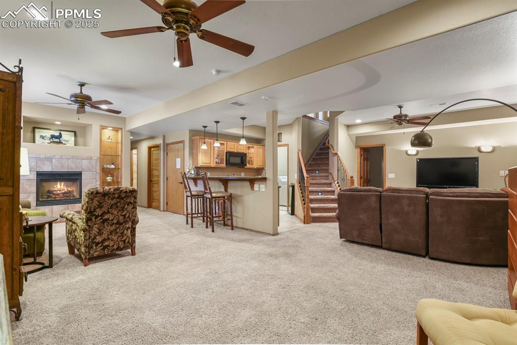 Image 29 of 49: Family Room