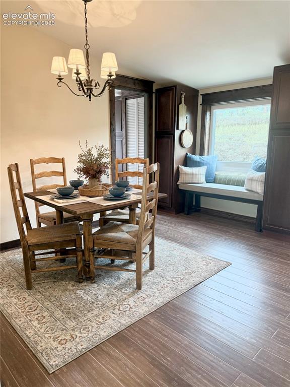 Image 10 of 34: Dining Area