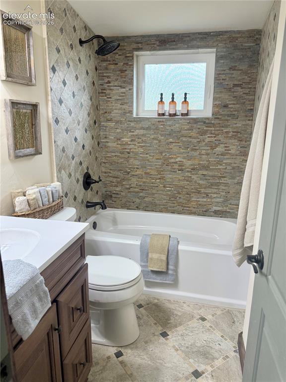 Image 18 of 34: Bathroom