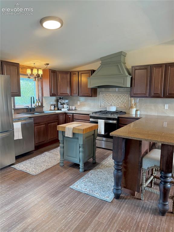 Image 6 of 34: Kitchen