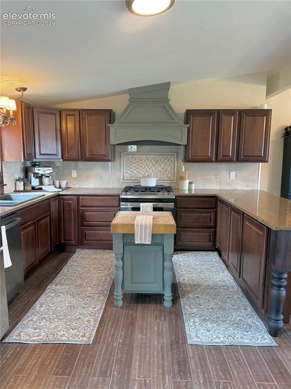 Image 8 of 34: Kitchen