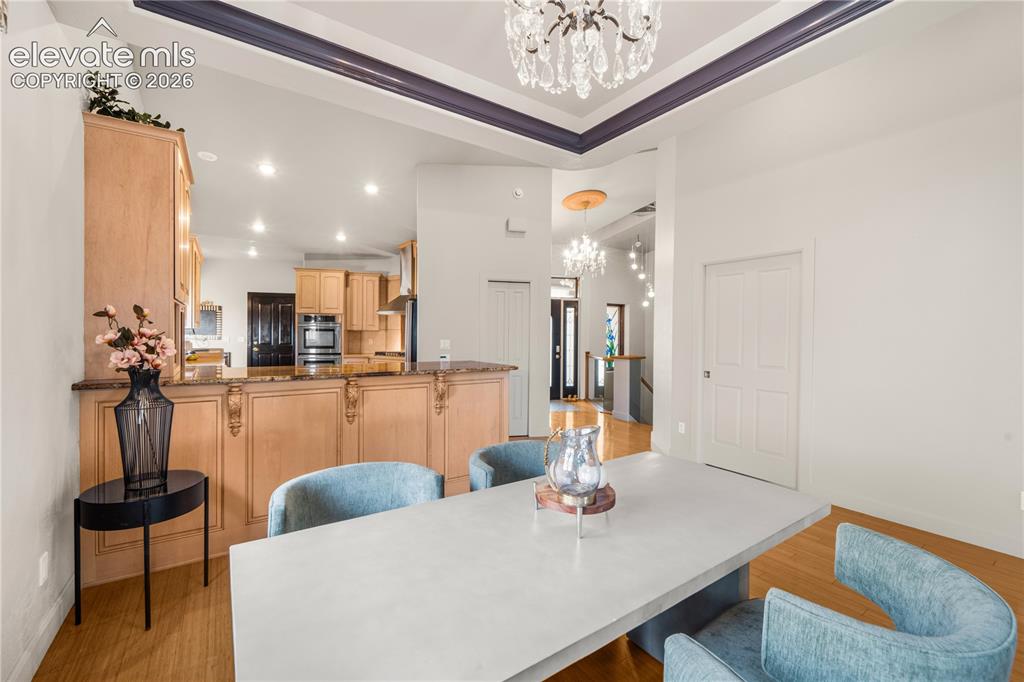 Image 10 of 49: Dining Area