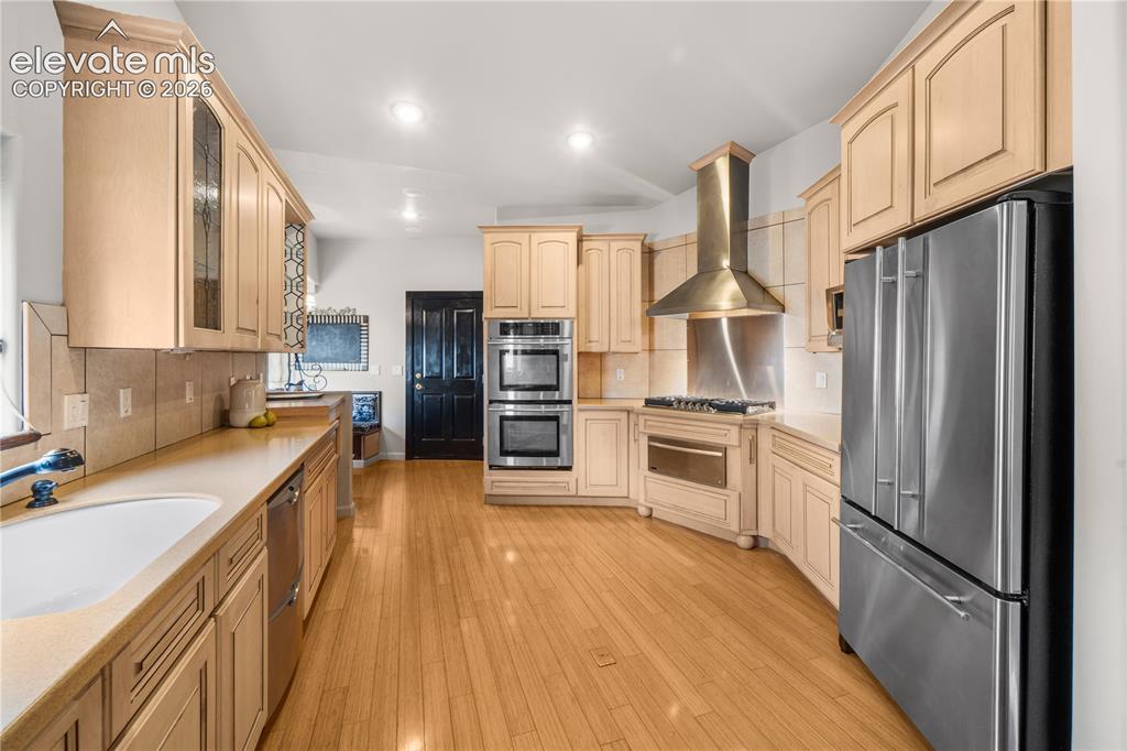 Image 5 of 49: Kitchen
