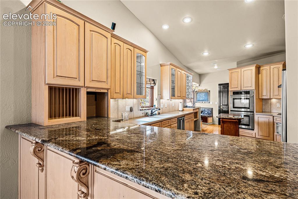 Image 9 of 49: Kitchen