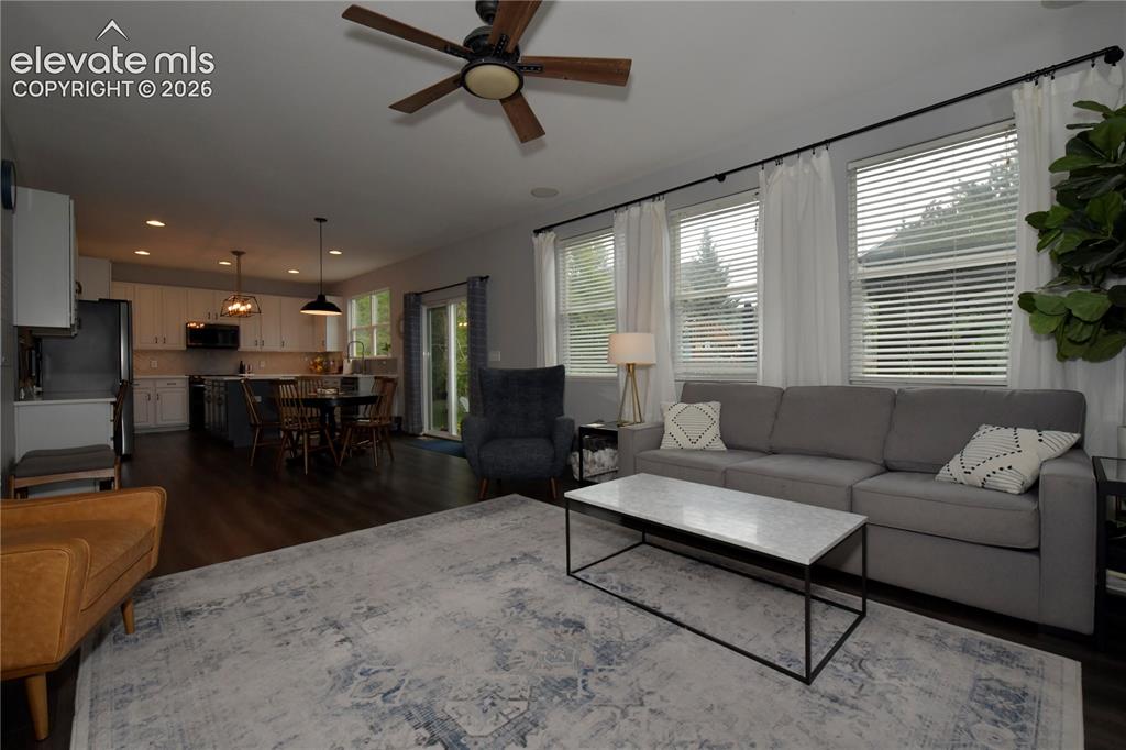 Image 10 of 36: Family Room