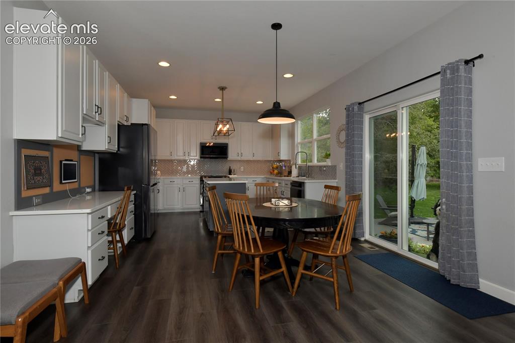 Image 13 of 36: Dining Area