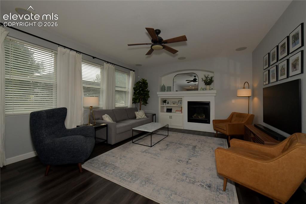 Image 8 of 36: Family Room