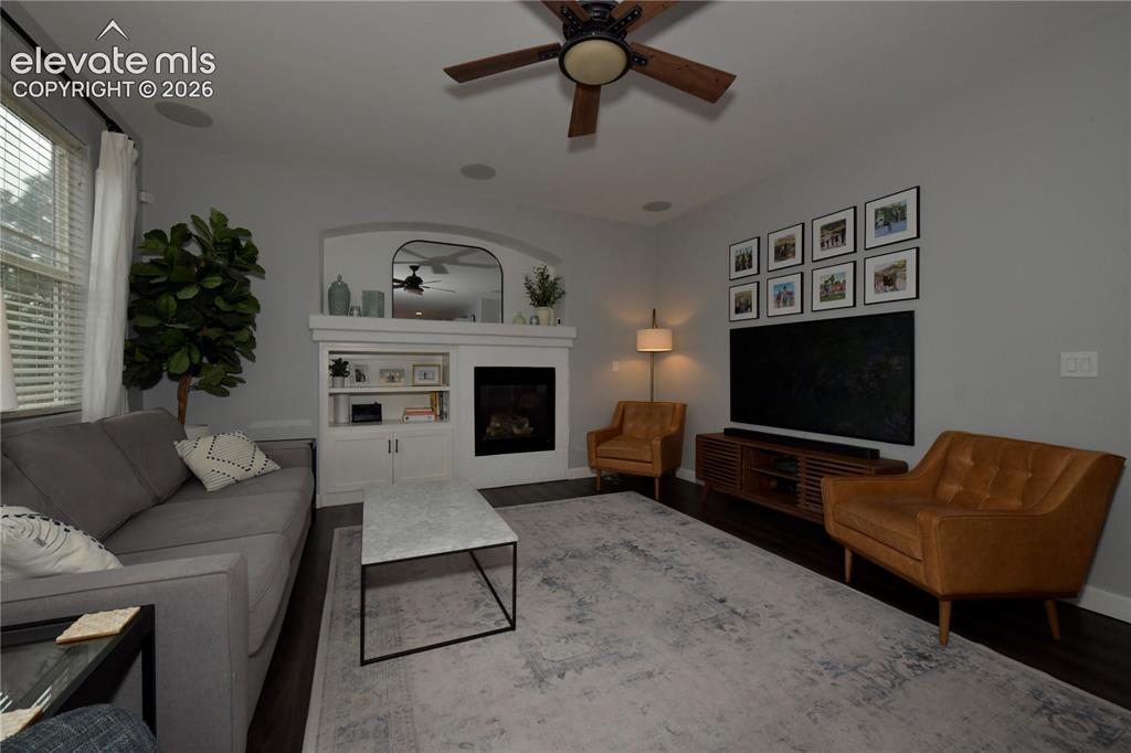Image 9 of 36: Family Room