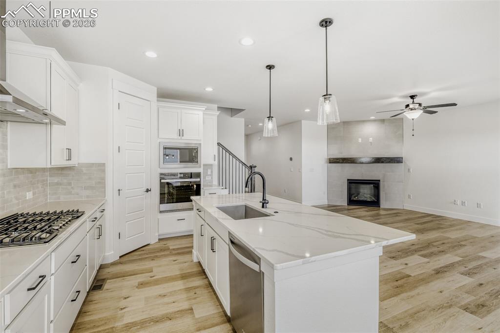 Image 10 of 28: Kitchen