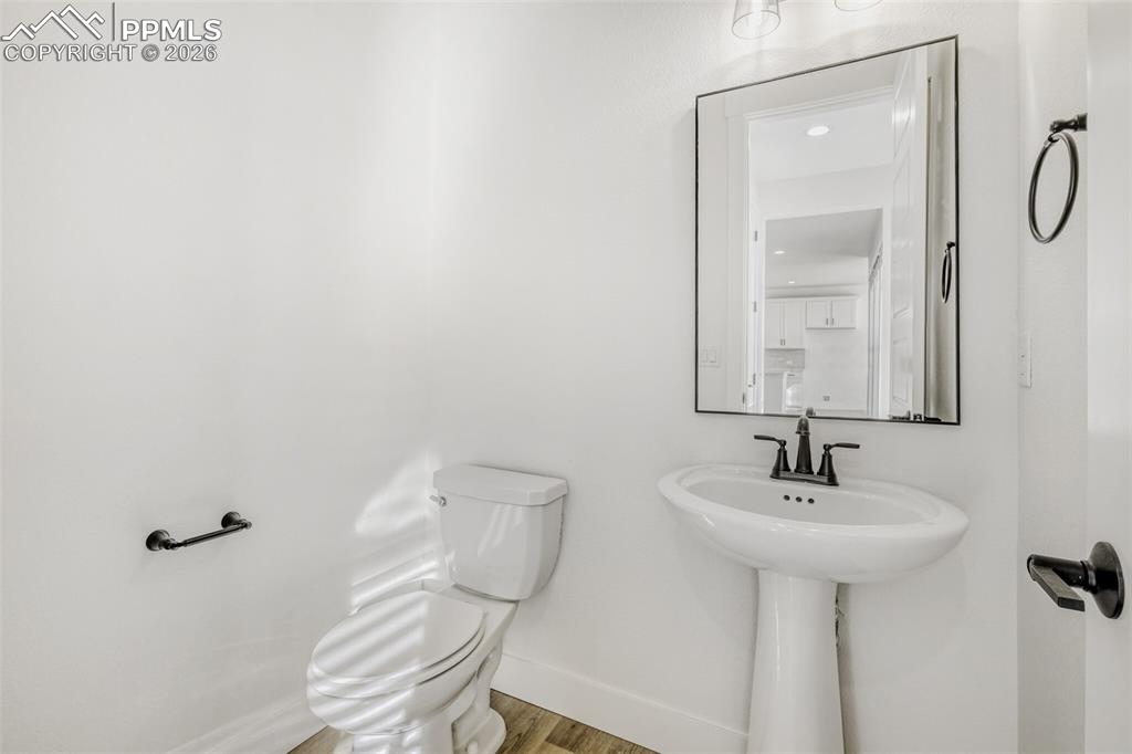 Image 15 of 28: Bathroom