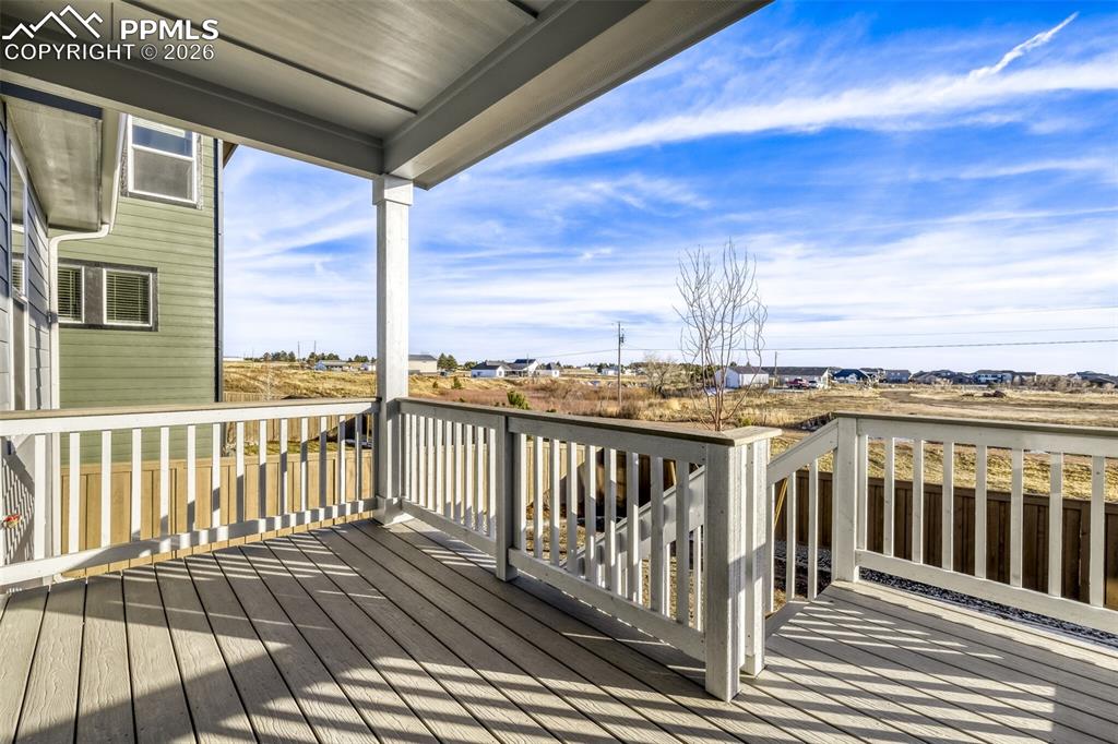 Image 20 of 28: Deck