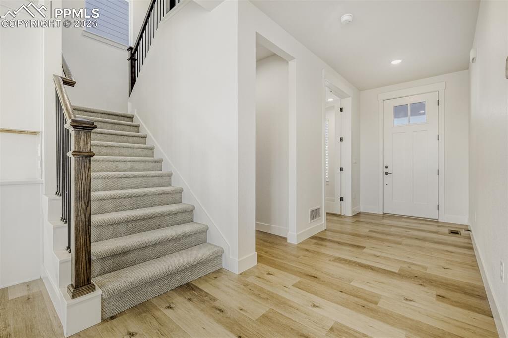 Image 4 of 28: Entry