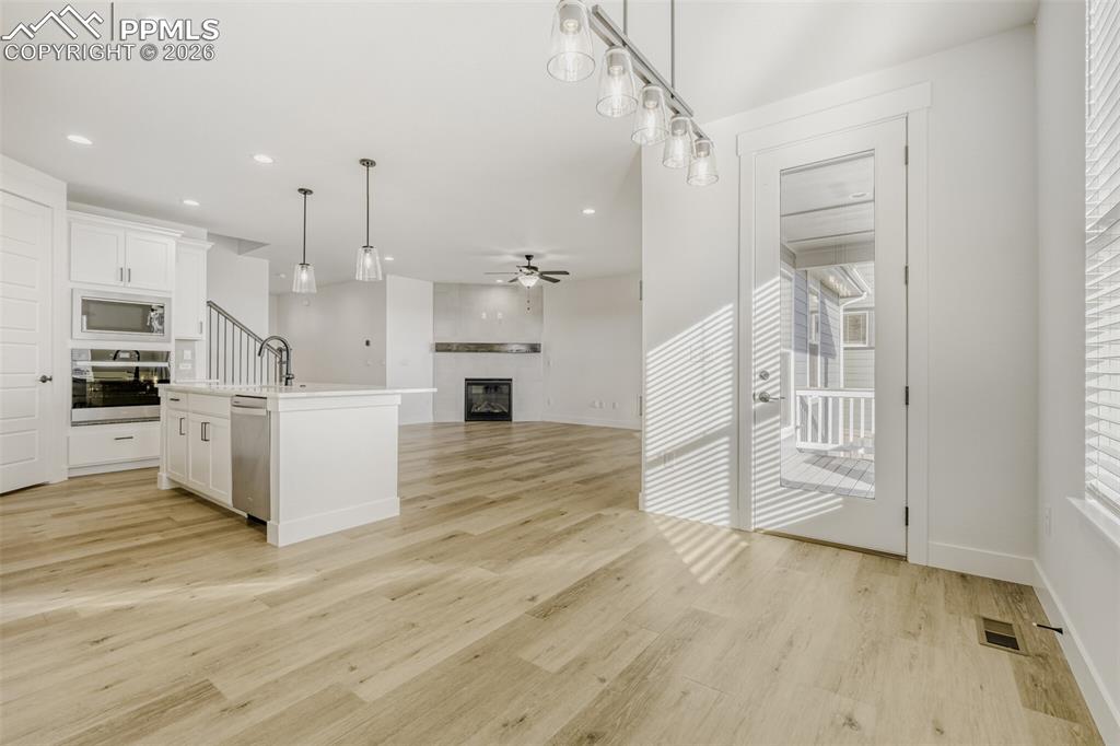 Image 5 of 28: Kitchen