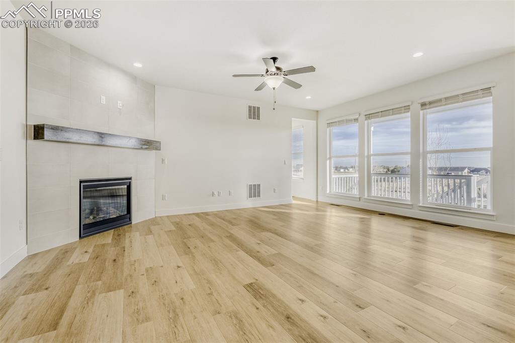 Image 7 of 28: Living Room