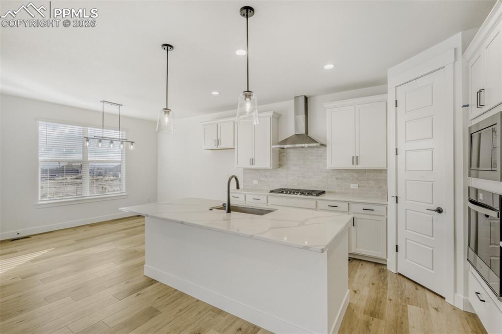 Image 9 of 28: Kitchen