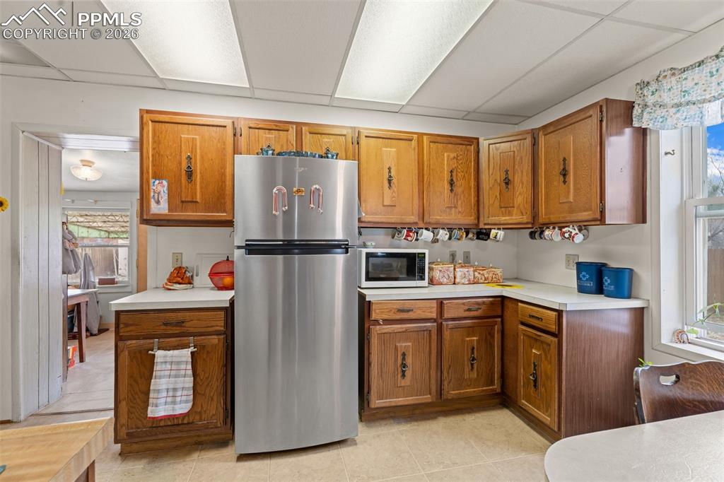 Image 11 of 32: Kitchen