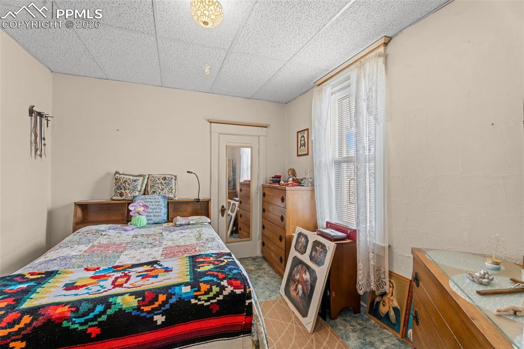 Image 16 of 32: Bedroom