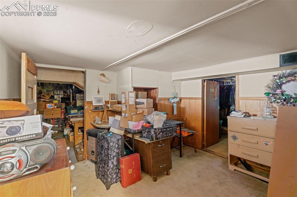 Image 19 of 32: Storage