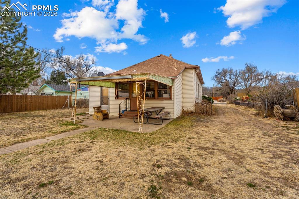 Image 21 of 32: Back of Structure