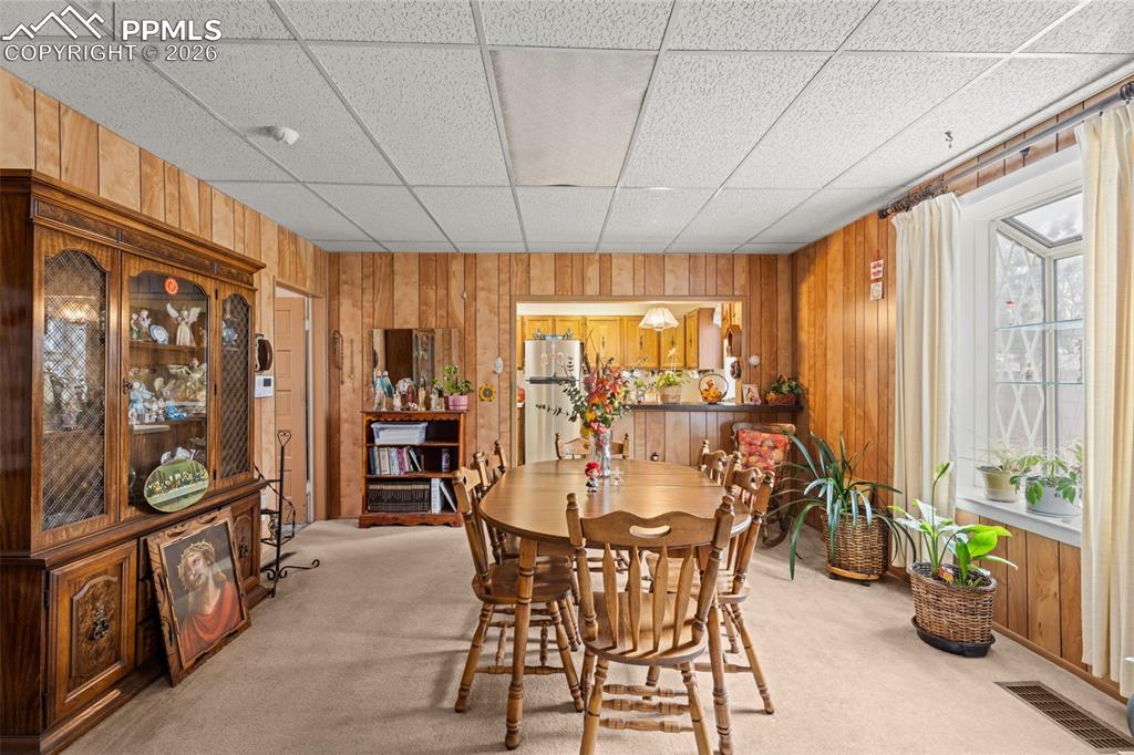 Image 9 of 32: Dining Area