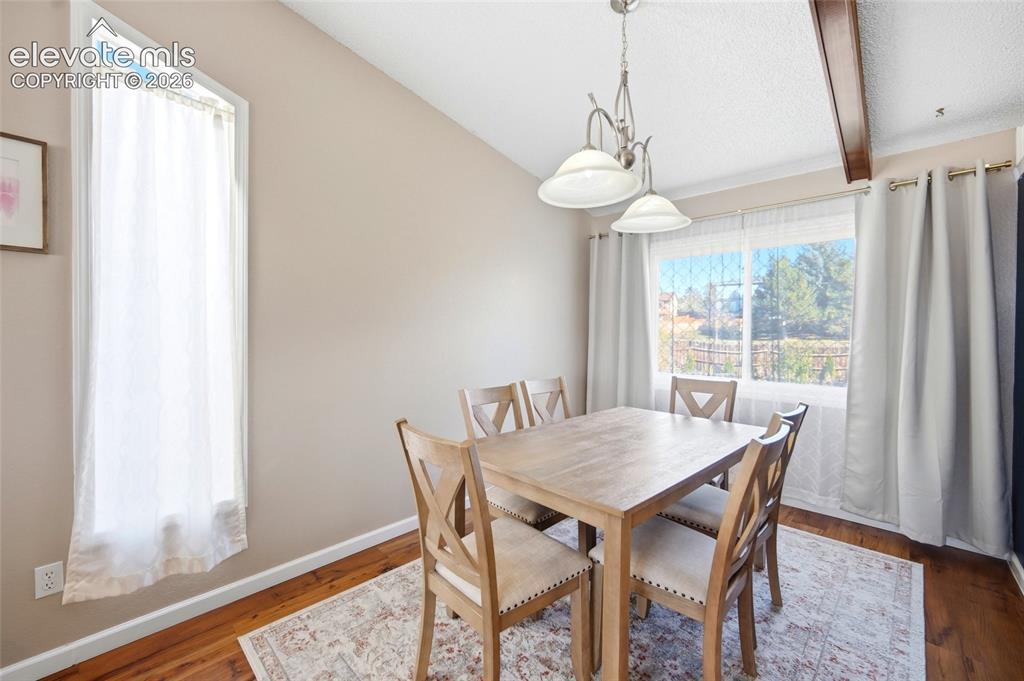 Image 15 of 50: Dining Room