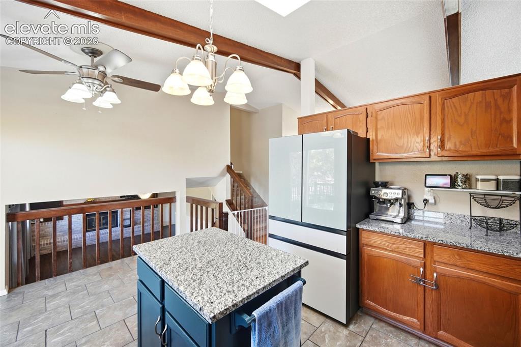 Image 8 of 50: Kitchen