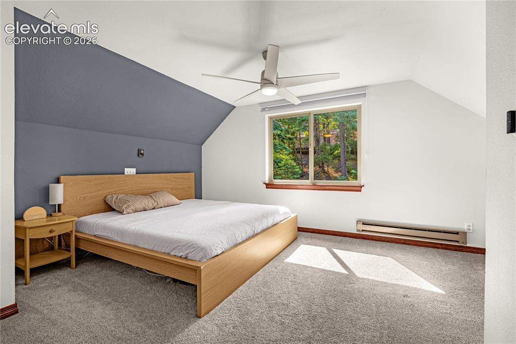 Image 14 of 44: Bedroom