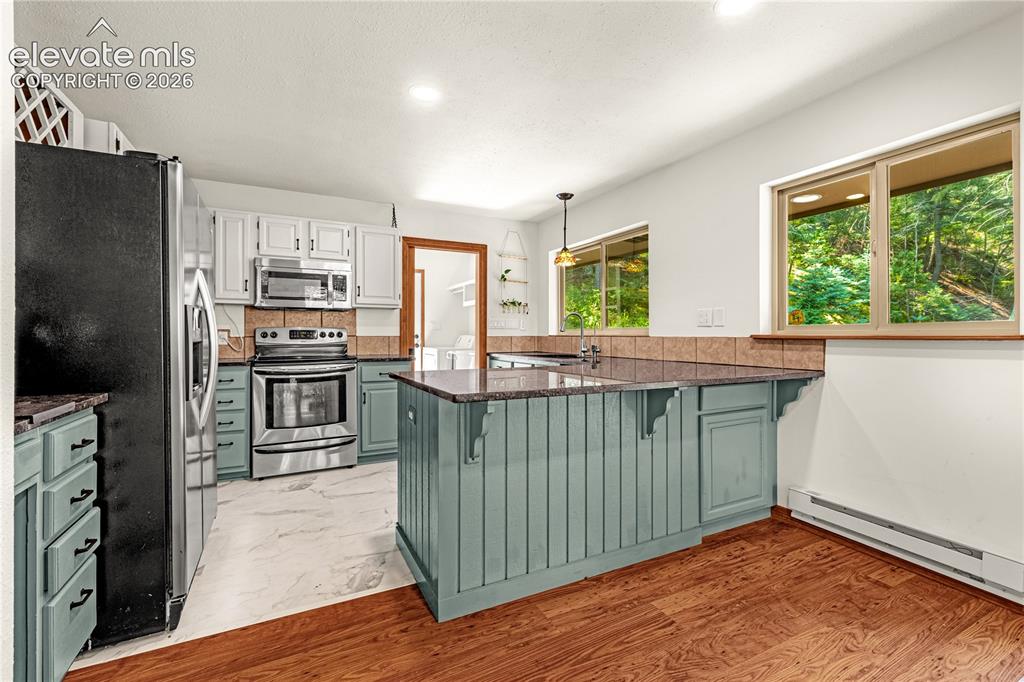 Image 8 of 44: Kitchen