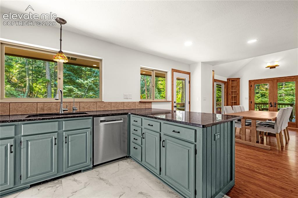 Image 9 of 44: Kitchen