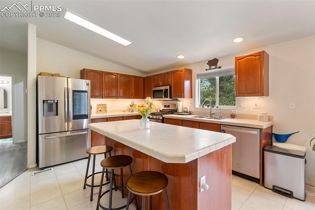 Image 14 of 37: Kitchen