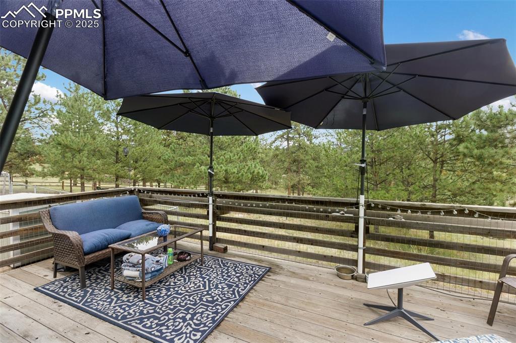 Image 8 of 37: Deck