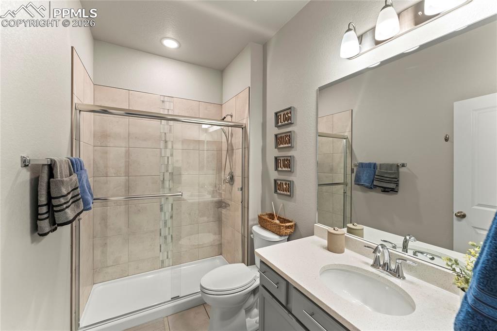 Image 32 of 40: Bathroom