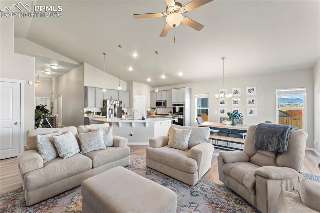 Image 5 of 40: Living Room