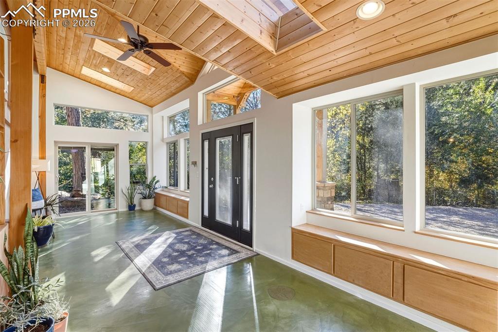 Image 10 of 50: Sun Room