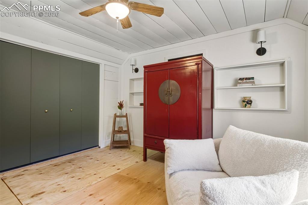 Image 36 of 50: Sitting Room