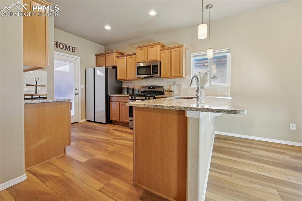 Image 11 of 33: Kitchen