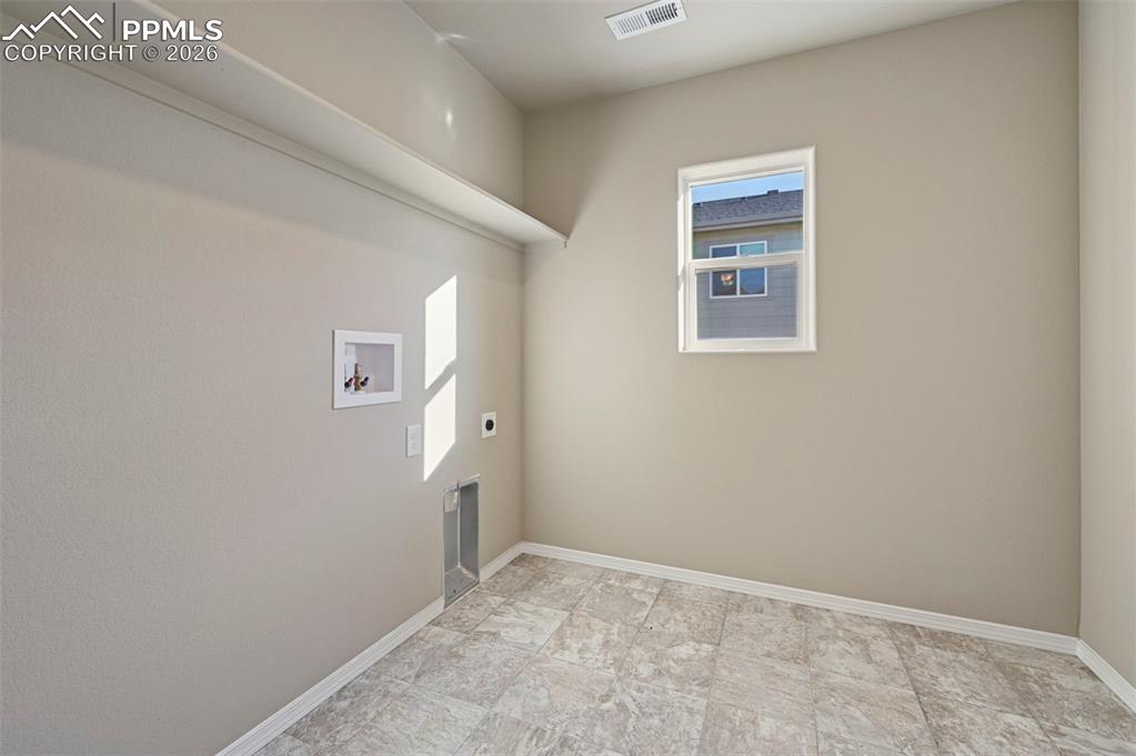 Image 20 of 33: Laundry