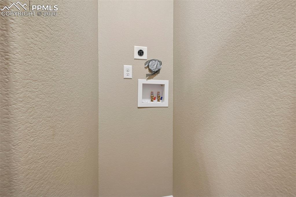 Image 21 of 33: Laundry