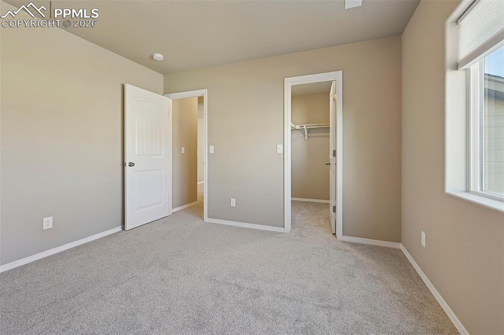 Image 31 of 33: Bedroom